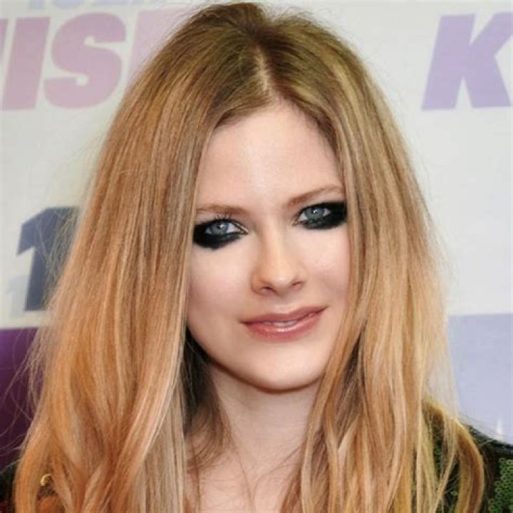 Avril Net Worth, Age, Height, Bio, Birthday, Wiki!